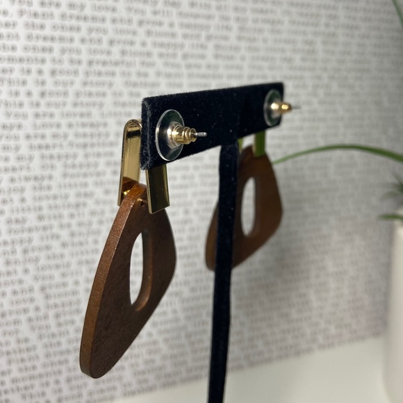 Boho Triangle Wood Drop Earring New! - Picture 4 of 4